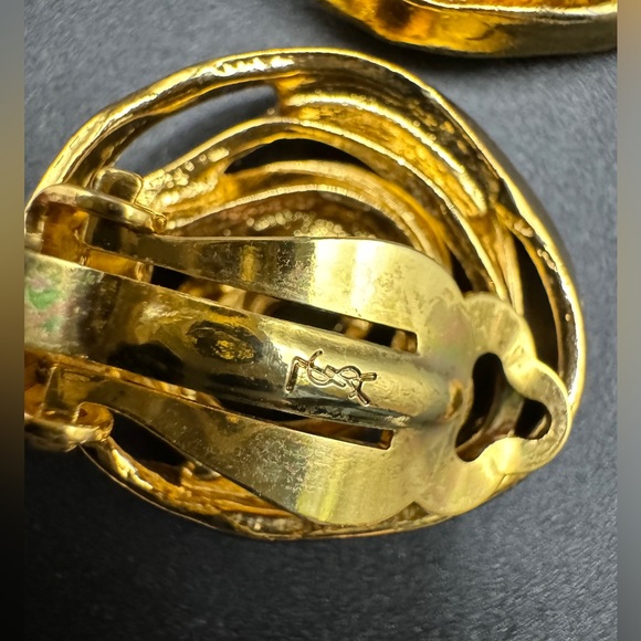❗️FINAL PRICE❗️LOT 913 18K gold plated Yves Saint Laurent vintage clip on - Picture 9 of 10